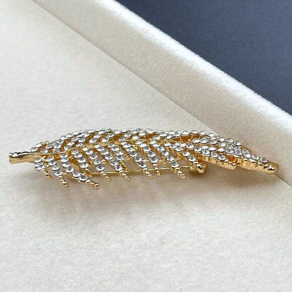 Yellow Gold with White Diamond Crystal Single Leaf Pin Back Brooch - Picture 7 of 9